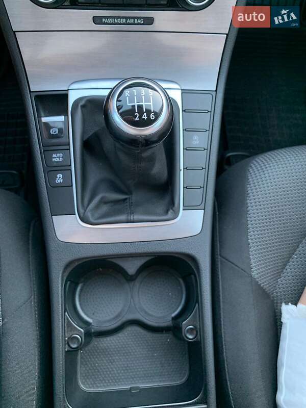 Универсал Volkswagen Passat 2011 в Ровно