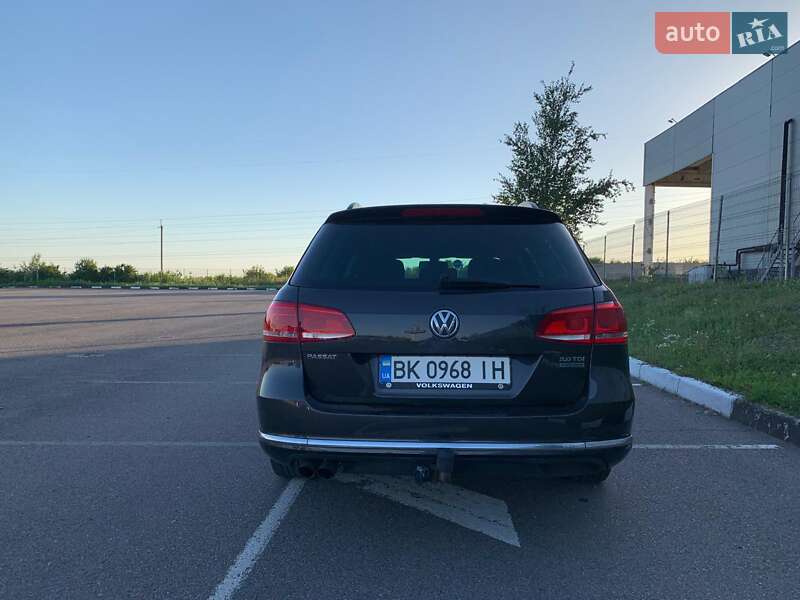 Универсал Volkswagen Passat 2011 в Ровно