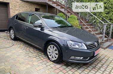 Седан Volkswagen Passat 2014 в Чернівцях