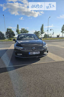 Седан Volkswagen Passat 2021 в Дрогобичі