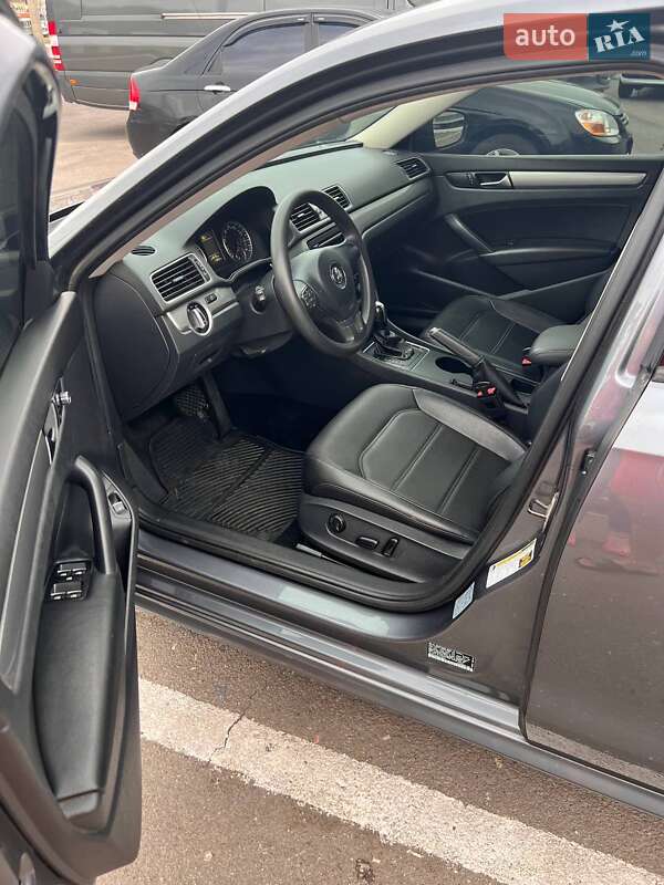 Седан Volkswagen Passat 2013 в Харькове