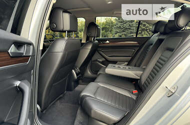 Седан Volkswagen Passat 2017 в 