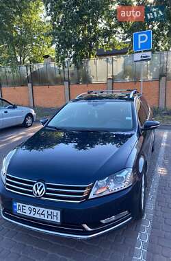 Універсал Volkswagen Passat 2012 в Дніпрі