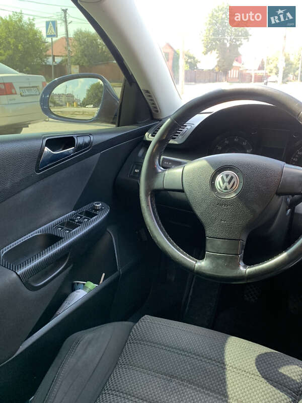 Седан Volkswagen Passat 2005 в Харкові