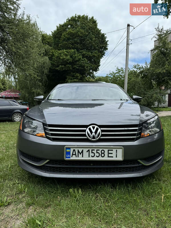 Седан Volkswagen Passat 2012 в Звягеле