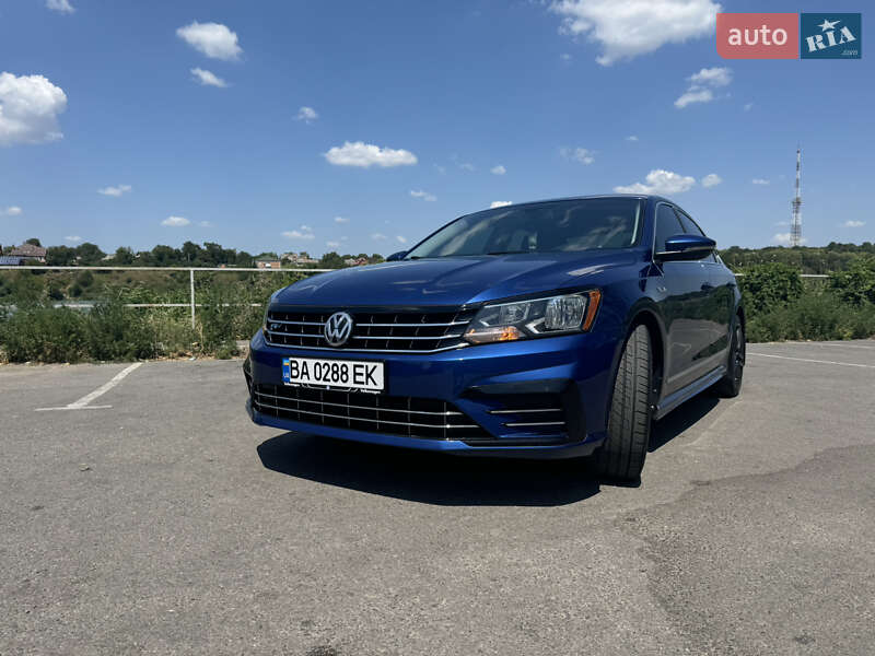 Седан Volkswagen Passat 2016 в Кропивницком