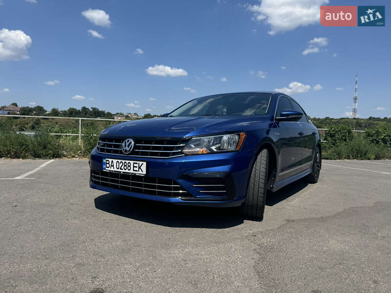 Седан Volkswagen Passat 2016 в Кропивницком