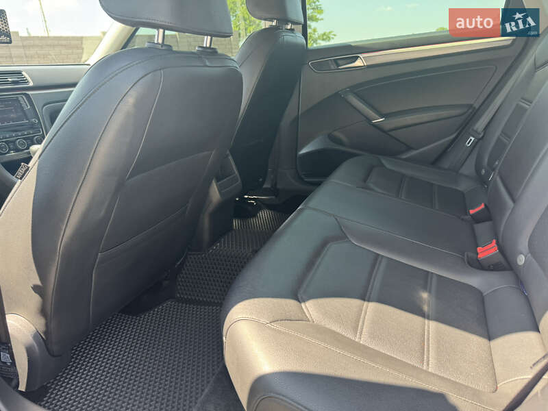 Седан Volkswagen Passat 2016 в Кропивницком