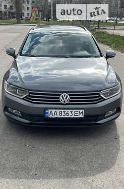 Универсал Volkswagen Passat 2016 в Киеве