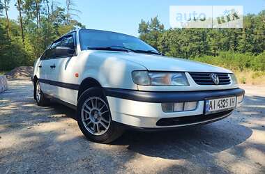 Седан Volkswagen Passat 1995 в Вышгороде