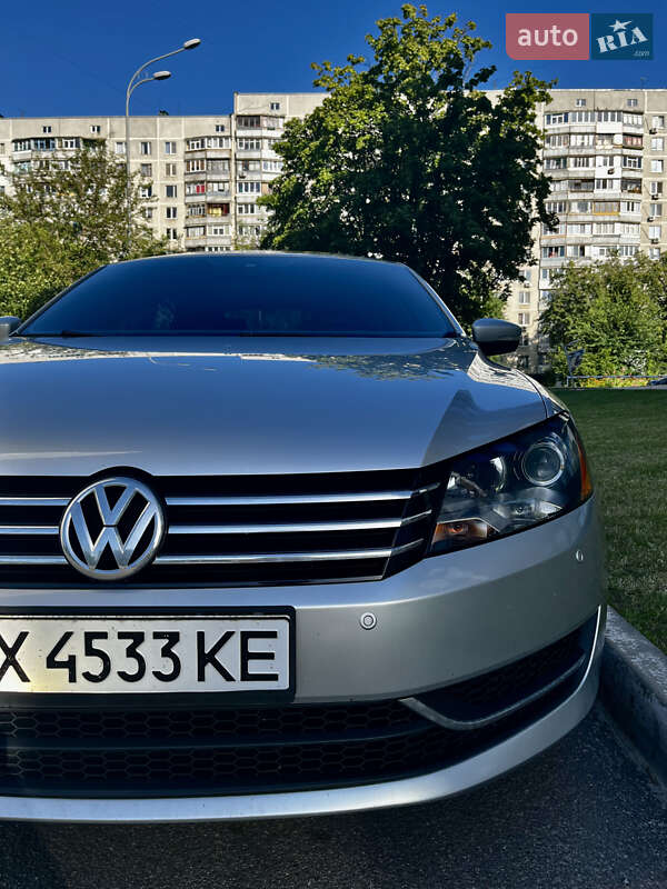 Седан Volkswagen Passat 2013 в Харькове