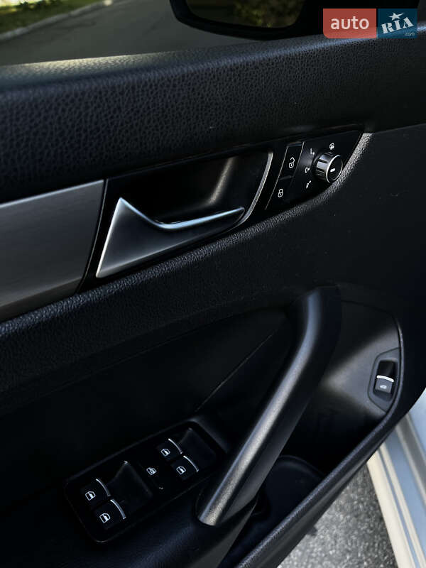 Седан Volkswagen Passat 2013 в Харькове