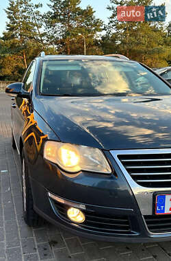 Універсал Volkswagen Passat 2006 в Звягелі