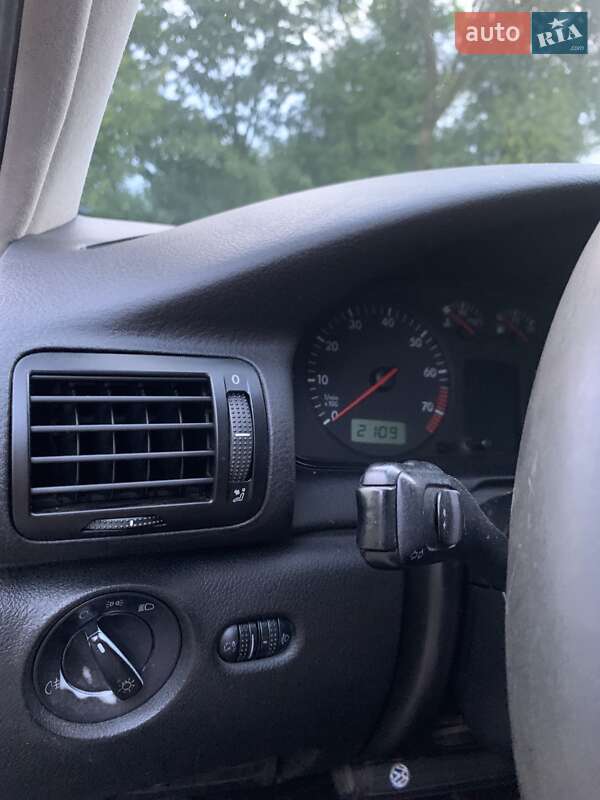 Седан Volkswagen Passat 1999 в Львові