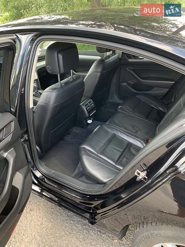 Седан Volkswagen Passat 2016 в Ромнах фото 9 Седан Volkswagen Passat 2016 в Ромнах