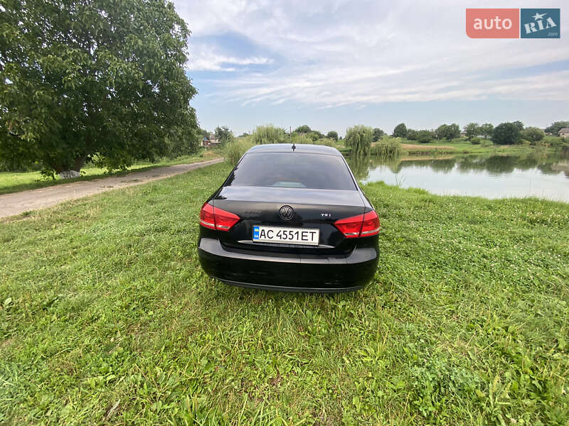 Седан Volkswagen Passat 2015 в Луцке