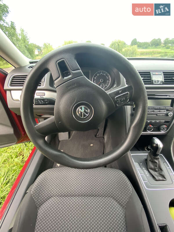 Седан Volkswagen Passat 2015 в Луцке
