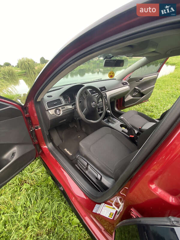 Седан Volkswagen Passat 2015 в Луцке