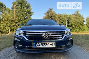 Седан Volkswagen Passat 2020 в Ізяславі