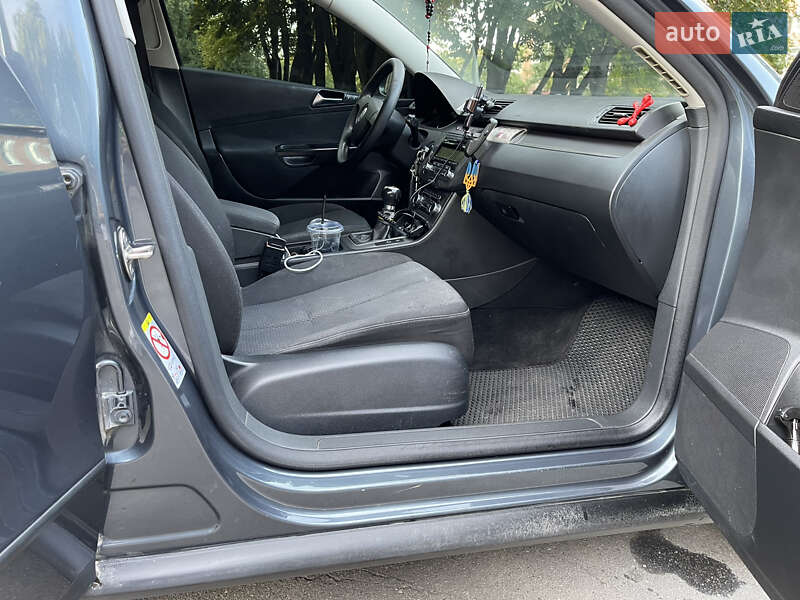 Седан Volkswagen Passat 2010 в Староконстантинове