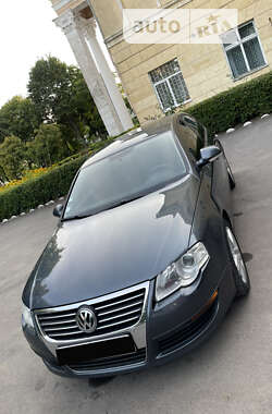 Седан Volkswagen Passat 2010 в Старокостянтинові