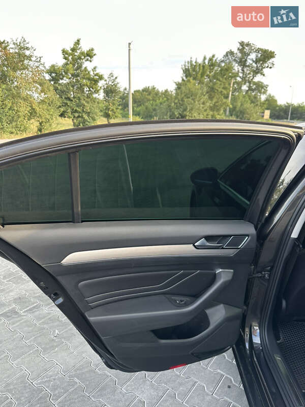 Седан Volkswagen Passat 2020 в Черновцах