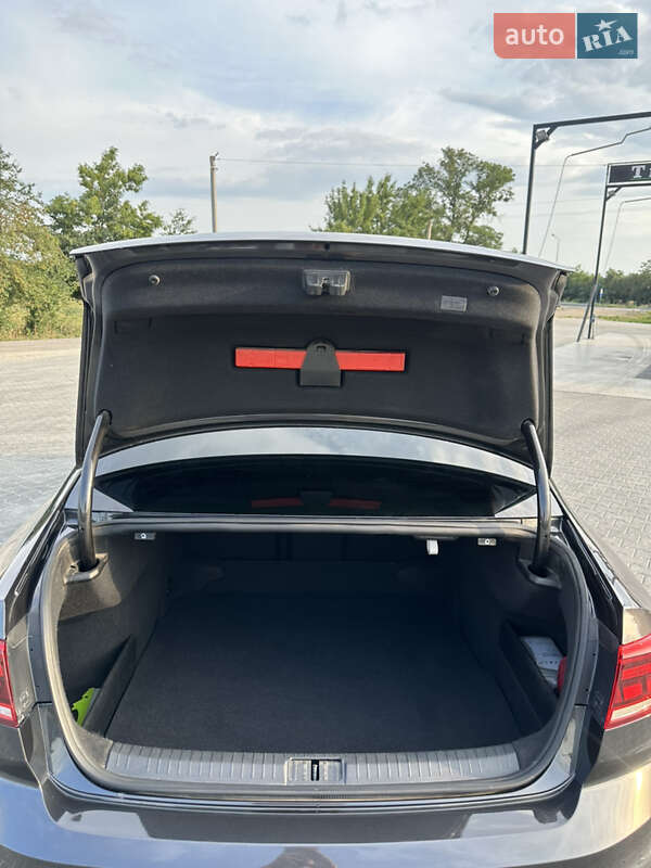 Седан Volkswagen Passat 2020 в Черновцах