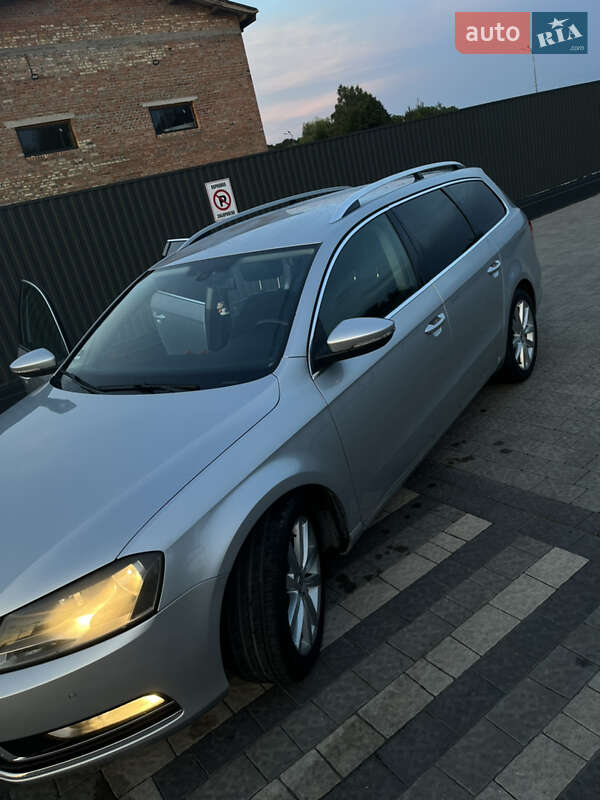 Універсал Volkswagen Passat 2013 в Львові