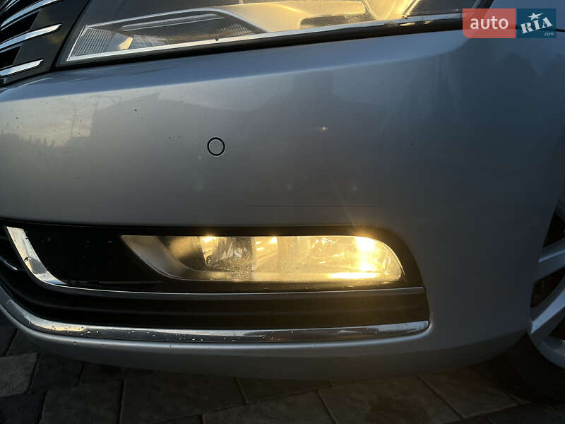 Універсал Volkswagen Passat 2013 в Львові
