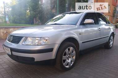 Седан Volkswagen Passat 1998 в Могилів-Подільському