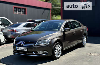 Седан Volkswagen Passat 2012 в Киеве