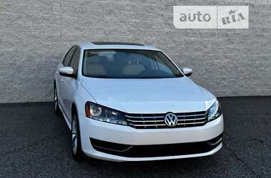 Седан Volkswagen Passat 2014 в Тернополе