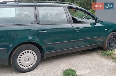 Універсал Volkswagen Passat 2000 в 