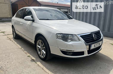 Седан Volkswagen Passat 2010 в Киеве