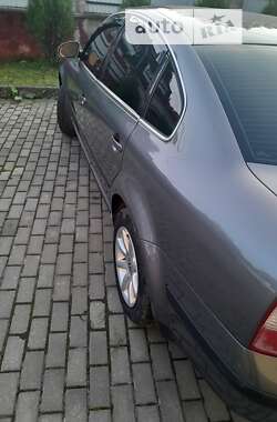 Седан Volkswagen Passat 2004 в Черновцах