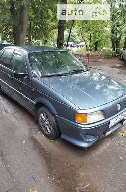 Седан Volkswagen Passat 1988 в Киеве