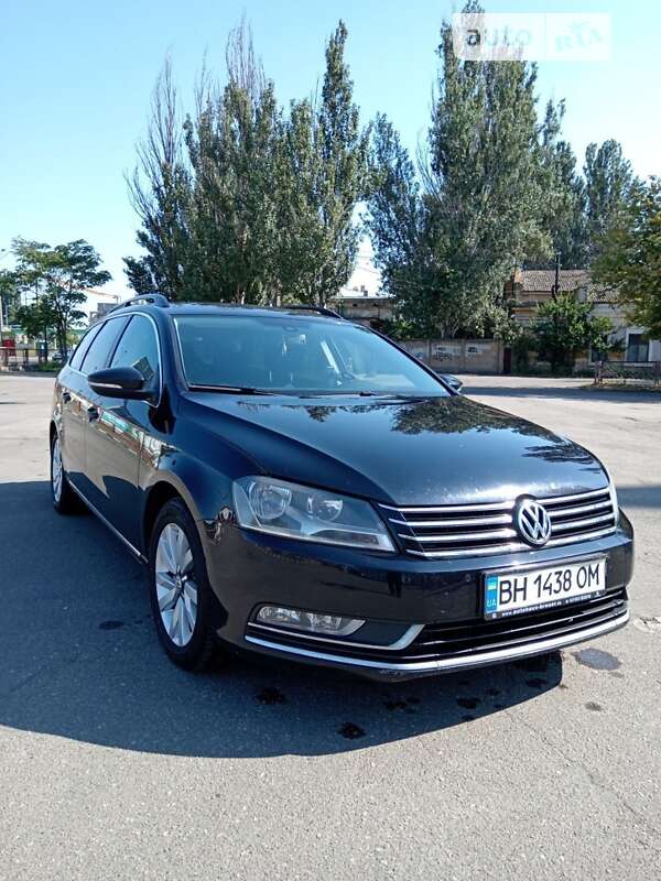 Універсал Volkswagen Passat 2012 в Одесі