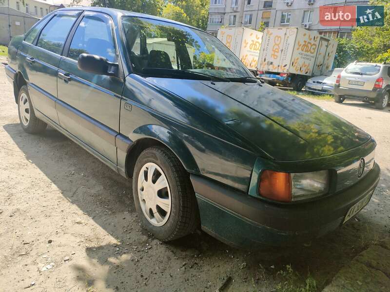 Седан Volkswagen Passat 1988 в Харькове