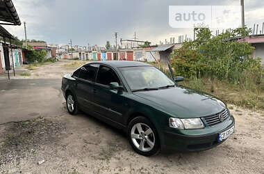 Седан Volkswagen Passat 1999 в Чернигове