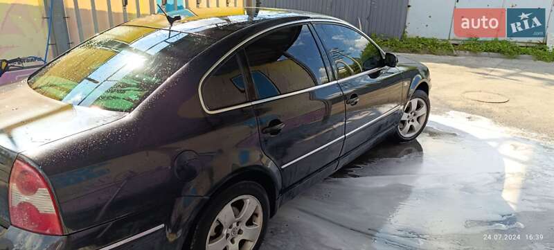 Седан Volkswagen Passat 2002 в Ирпене