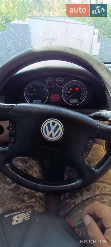 Седан Volkswagen Passat 2002 в Ирпене