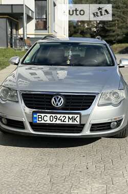 Універсал Volkswagen Passat 2010 в Новояворівську