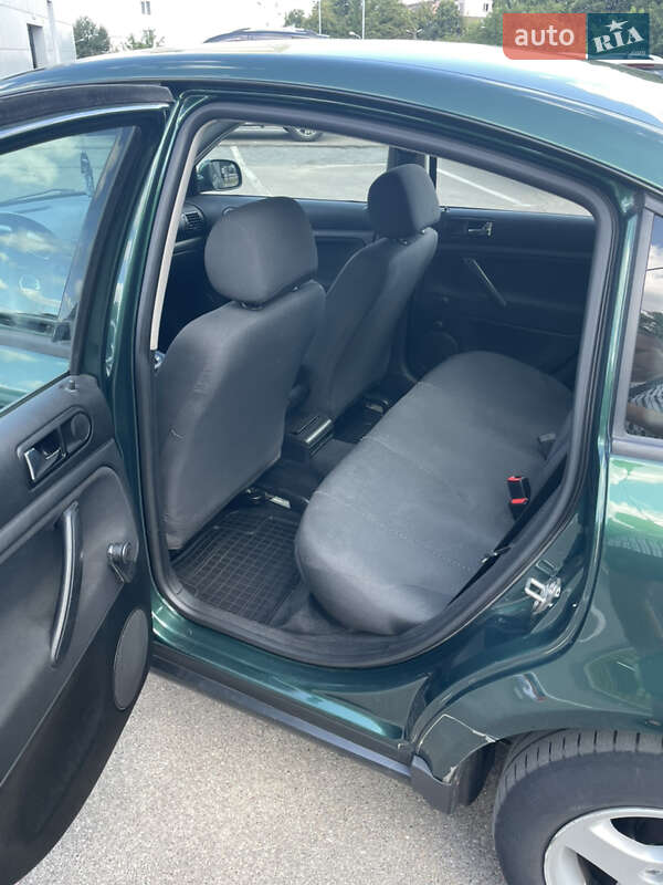 Седан Volkswagen Passat 2000 в Чернігові