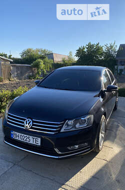 Седан Volkswagen Passat 2011 в Ізмаїлі