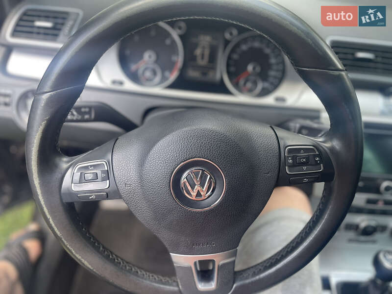 Универсал Volkswagen Passat 2012 в Ивано-Франковске