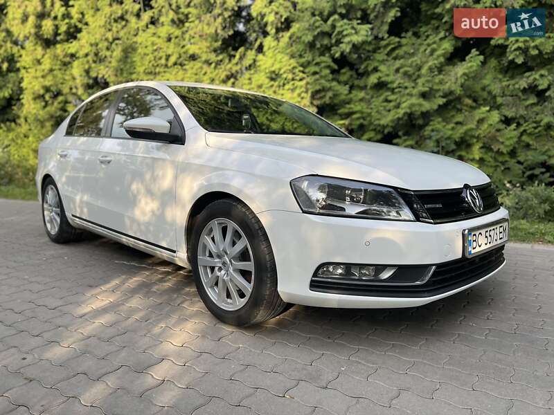 Седан Volkswagen Passat 2012 в Львове