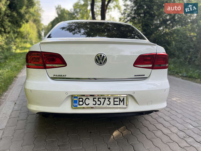 Седан Volkswagen Passat 2012 в Львове