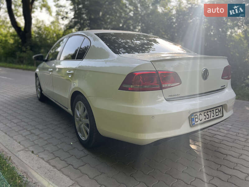 Седан Volkswagen Passat 2012 в Львове