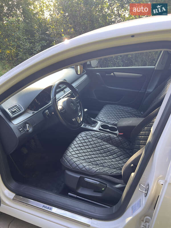 Седан Volkswagen Passat 2012 в Львове