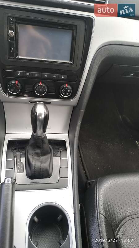 Седан Volkswagen Passat 2012 в Стрые